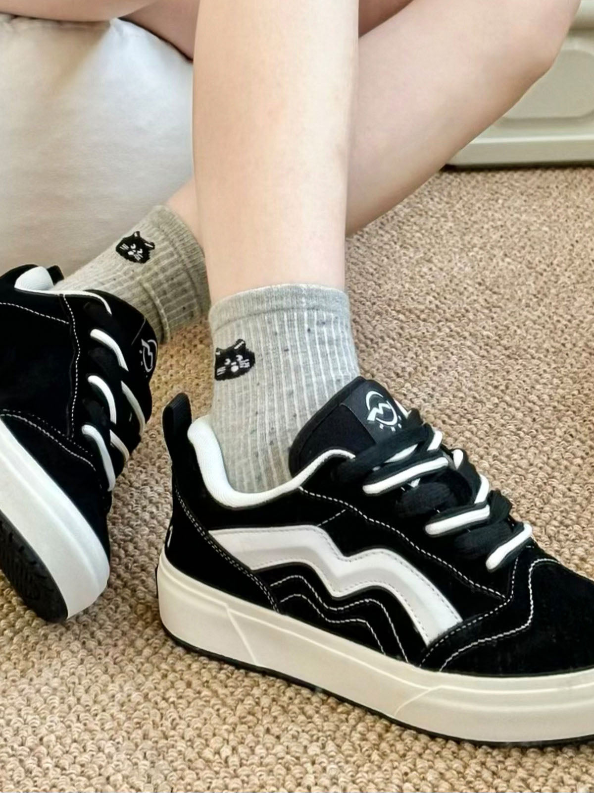 Contrast Color Reverse Covering Stitching Sneakers Streetwear